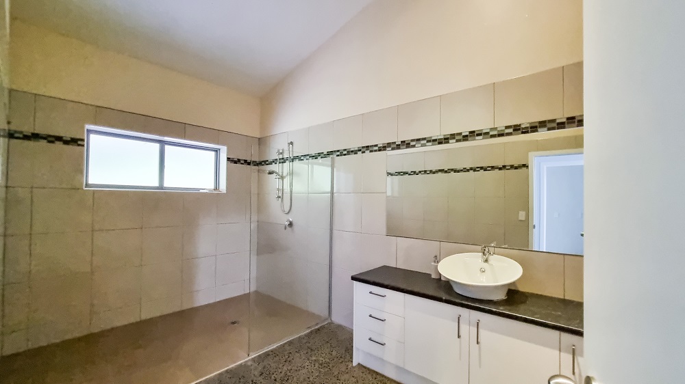 rental house main bathroom
